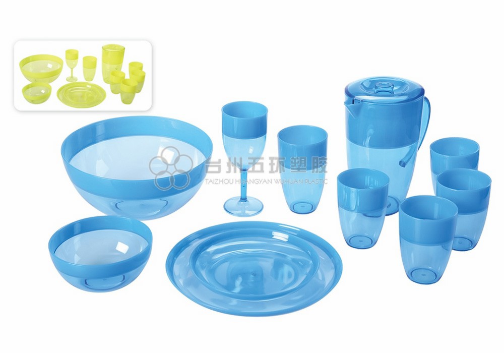 plastic picnic dinnerware set