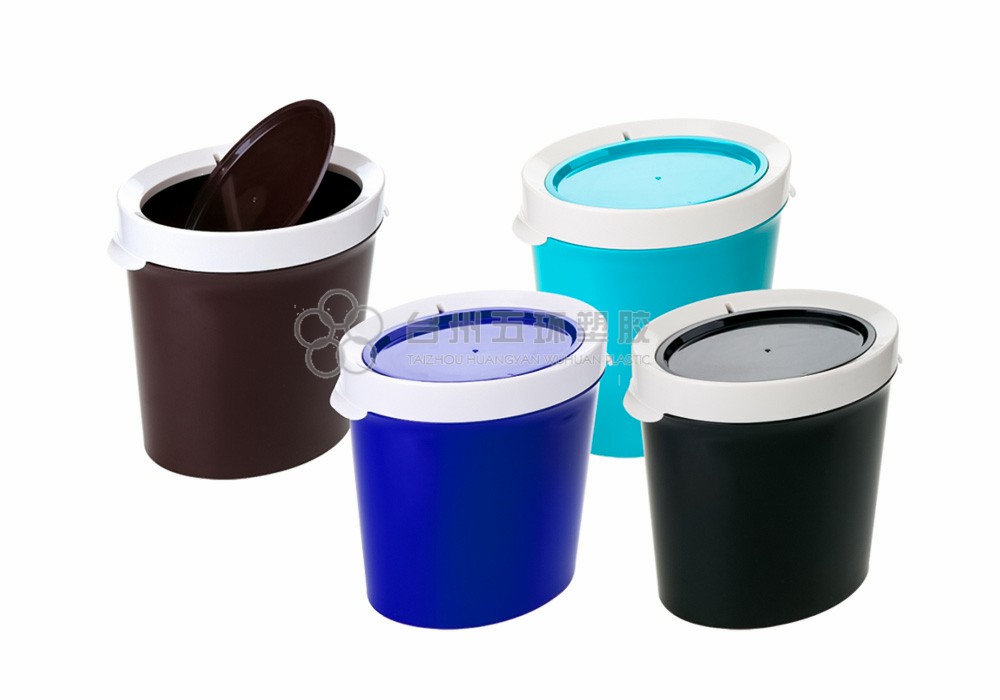 Bathroom plastic trash can with lid