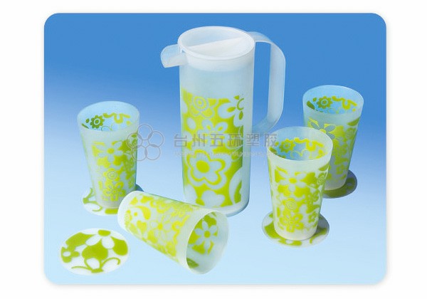 What are the materials of plastic kettle sets