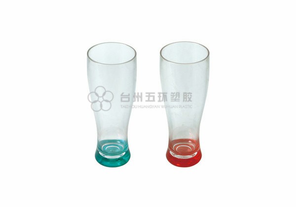 Beer glass with spray