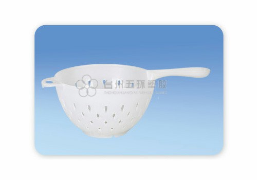 Plastic vegetable colander with holder