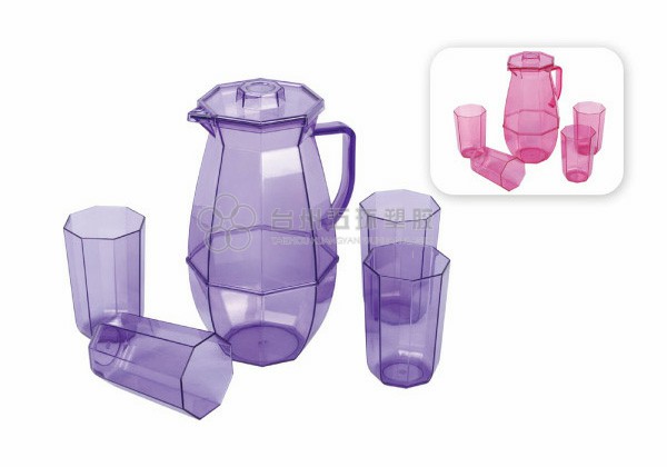 plastic Pitcher set with lid and 4 cups